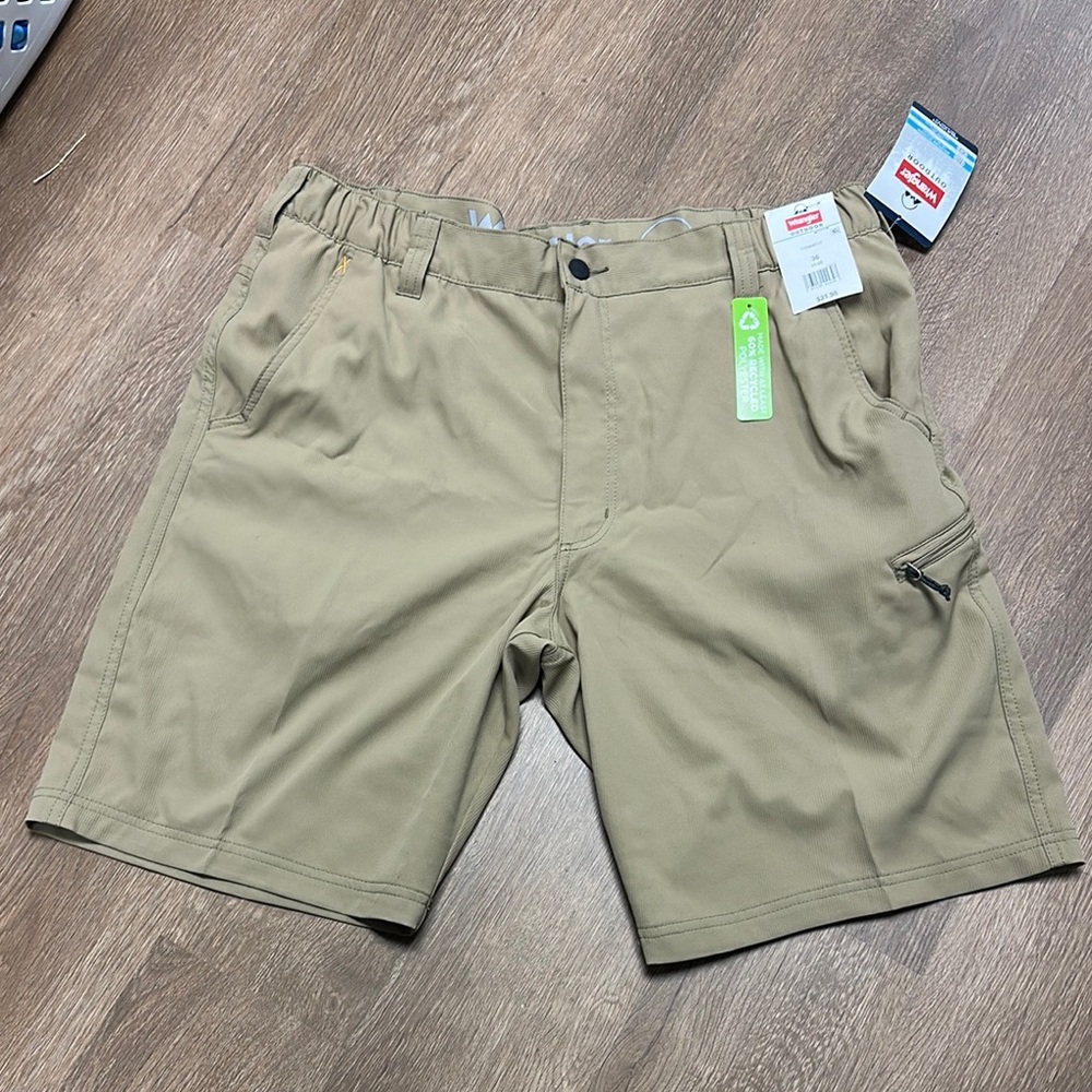 Wrangler Tan Cargo Shorts Durable Design